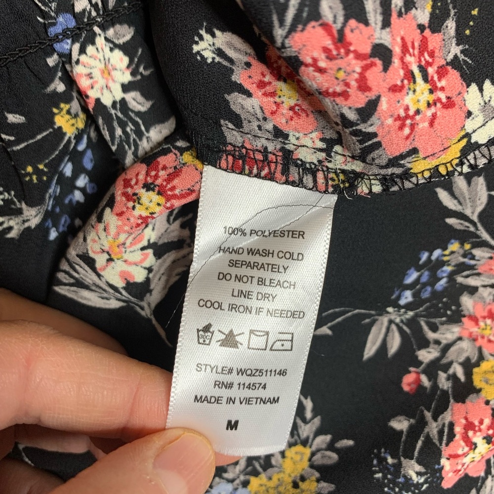 Pleione Size Medium Womens Blouse Black Floral Smocked Long Sleeve Baby Doll Top - Picture 8 of 8